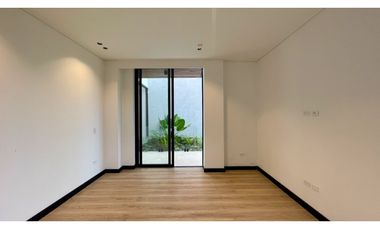 Majestuosa casa campestre minimalista con piscina en Malabar Condominio Campestre. Cerritos. Pereira - Colombia.