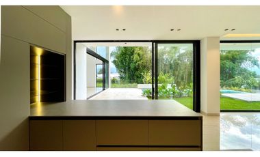 Majestuosa casa campestre minimalista con piscina en Malabar Condominio Campestre. Cerritos. Pereira - Colombia.