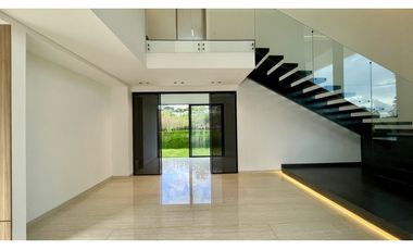 Majestuosa casa campestre minimalista con piscina en Malabar Condominio Campestre. Cerritos. Pereira - Colombia.