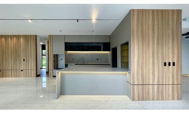 Majestuosa casa campestre minimalista con piscina en Malabar Condominio Campestre. Cerritos. Pereira - Colombia.