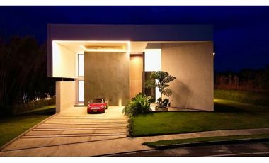 Majestuosa casa campestre minimalista con piscina en Malabar Condominio Campestre. Cerritos. Pereira - Colombia.