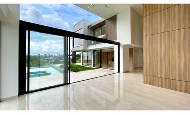 Majestuosa casa campestre minimalista con piscina en Malabar Condominio Campestre. Cerritos. Pereira - Colombia.