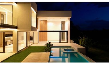 Majestuosa casa campestre minimalista con piscina en Malabar Condominio Campestre. Cerritos. Pereira - Colombia.