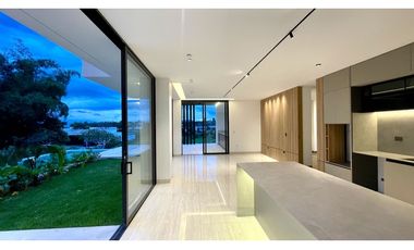 Majestuosa casa campestre minimalista con piscina en Malabar Condominio Campestre. Cerritos. Pereira - Colombia.