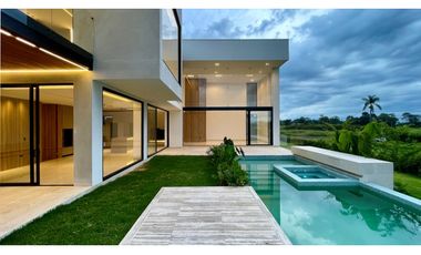 Majestuosa casa campestre minimalista con piscina en Malabar Condominio Campestre. Cerritos. Pereira - Colombia.