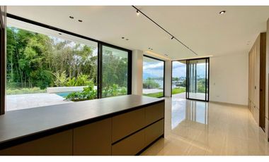 Majestuosa casa campestre minimalista con piscina en Malabar Condominio Campestre. Cerritos. Pereira - Colombia.