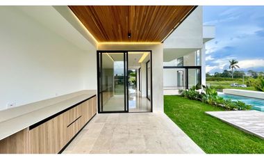 Majestuosa casa campestre minimalista con piscina en Malabar Condominio Campestre. Cerritos. Pereira - Colombia.