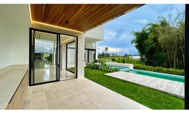 Majestuosa casa campestre minimalista con piscina en Malabar Condominio Campestre. Cerritos. Pereira - Colombia.