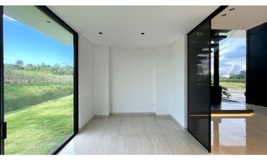 Majestuosa casa campestre minimalista con piscina en Malabar Condominio Campestre. Cerritos. Pereira - Colombia.