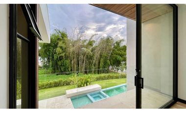 Majestuosa casa campestre minimalista con piscina en Malabar Condominio Campestre. Cerritos. Pereira - Colombia.