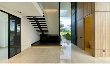 Majestuosa casa campestre minimalista con piscina en Malabar Condominio Campestre. Cerritos. Pereira - Colombia.