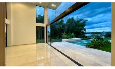 Majestuosa casa campestre minimalista con piscina en Malabar Condominio Campestre. Cerritos. Pereira - Colombia.