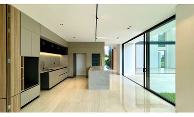 Majestuosa casa campestre minimalista con piscina en Malabar Condominio Campestre. Cerritos. Pereira - Colombia.