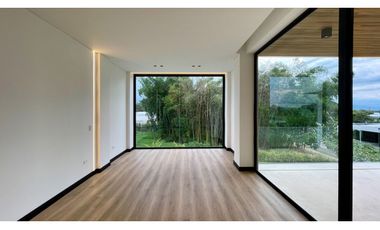 Majestuosa casa campestre minimalista con piscina en Malabar Condominio Campestre. Cerritos. Pereira - Colombia.