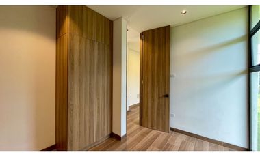 Majestuosa casa campestre minimalista con piscina en Malabar Condominio Campestre. Cerritos. Pereira - Colombia.