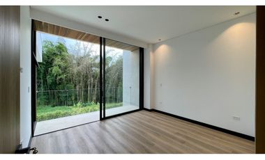 Majestuosa casa campestre minimalista con piscina en Malabar Condominio Campestre. Cerritos. Pereira - Colombia.