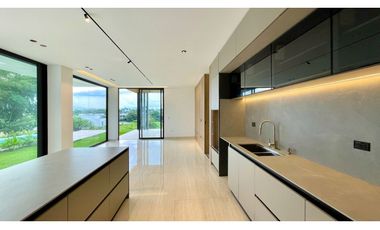 Majestuosa casa campestre minimalista con piscina en Malabar Condominio Campestre. Cerritos. Pereira - Colombia.