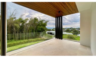 Majestuosa casa campestre minimalista con piscina en Malabar Condominio Campestre. Cerritos. Pereira - Colombia.