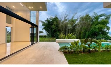 Majestuosa casa campestre minimalista con piscina en Malabar Condominio Campestre. Cerritos. Pereira - Colombia.