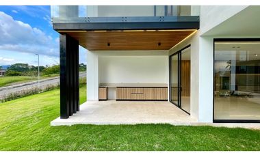 Majestuosa casa campestre minimalista con piscina en Malabar Condominio Campestre. Cerritos. Pereira - Colombia.