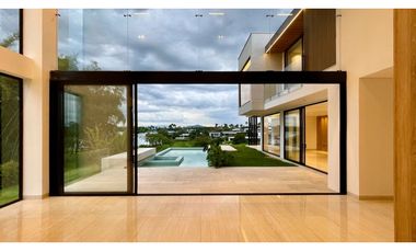 Majestuosa casa campestre minimalista con piscina en Malabar Condominio Campestre. Cerritos. Pereira - Colombia.