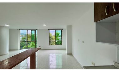 Apartamento en Santa Mónica con 100 m2 3 alcobas y 2 baños.