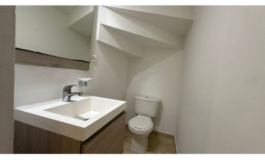 Magnifica Casa Esquinera en Cerritos campestre