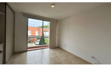 Magnifica Casa Esquinera en Cerritos campestre