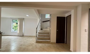 Magnifica Casa Esquinera en Cerritos campestre