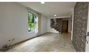 Magnifica Casa Esquinera en Cerritos campestre