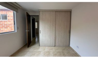 Magnifica Casa Esquinera en Cerritos campestre