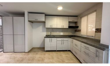 Magnifica Casa Esquinera en Cerritos campestre