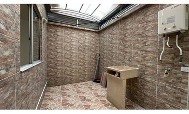 Magnifica Casa Esquinera en Cerritos campestre