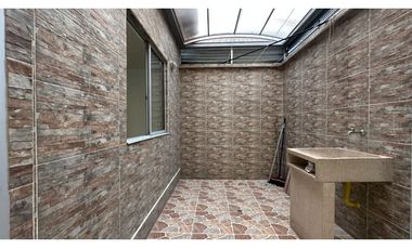 Magnifica Casa Esquinera en Cerritos campestre