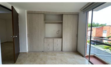 Magnifica Casa Esquinera en Cerritos campestre