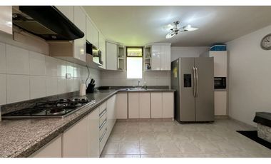 Hermosa Casa Esquinera, sector Jardín av Sur