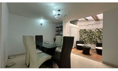 Hermosa Casa Esquinera, sector Jardín av Sur