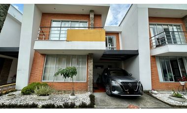 Extraordinaria casa con 155 m2 en La Villa Olimpica.