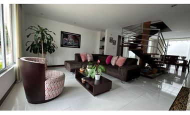 Extraordinaria casa con 155 m2 en La Villa Olimpica.