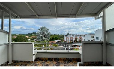 Extraordinaria casa remodelada en Belmonte Conjunto Residencial con 110 m2 y 3 alcobas. Pereira - Colombia.