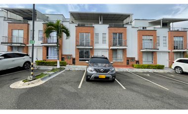 Extraordinaria casa remodelada en Belmonte Conjunto Residencial con 110 m2 y 3 alcobas. Pereira - Colombia.