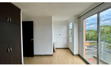 Extraordinaria casa remodelada en Belmonte Conjunto Residencial con 110 m2 y 3 alcobas. Pereira - Colombia.