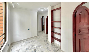 Extraordinario apartamento con ascensor privado en venta. Pereira, Pinares.