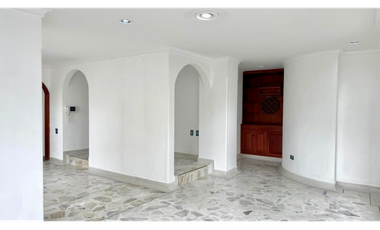 Extraordinario apartamento con ascensor privado en venta. Pereira, Pinares.