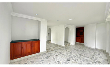 Extraordinario apartamento con ascensor privado en venta. Pereira, Pinares.