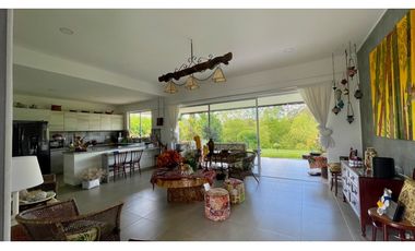 Extraordinaria casa campestre de un solo nivel en Las Margaritas Condominio Campestre. Combia. Pereira - Colombia.