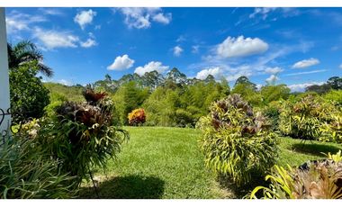 Extraordinaria casa campestre de un solo nivel en Las Margaritas Condominio Campestre. Combia. Pereira - Colombia.