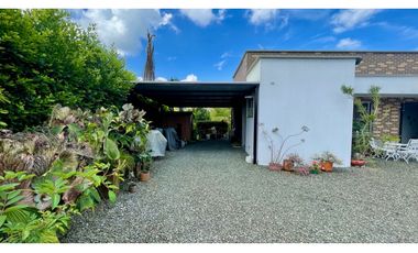 Extraordinaria casa campestre de un solo nivel en Las Margaritas Condominio Campestre. Combia. Pereira - Colombia.