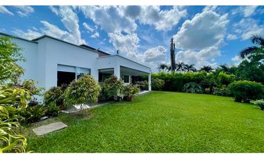 Extraordinaria casa campestre de un solo nivel en Las Margaritas Condominio Campestre. Combia. Pereira - Colombia.