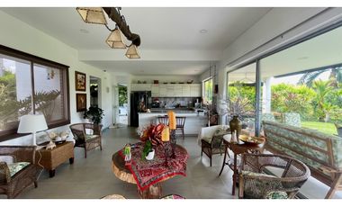 Extraordinaria casa campestre de un solo nivel en Las Margaritas Condominio Campestre. Combia. Pereira - Colombia.